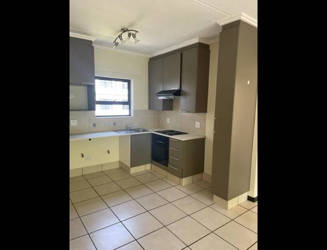 1 BEDROOM APARTMENT FOR SALE IN BRYANSTON